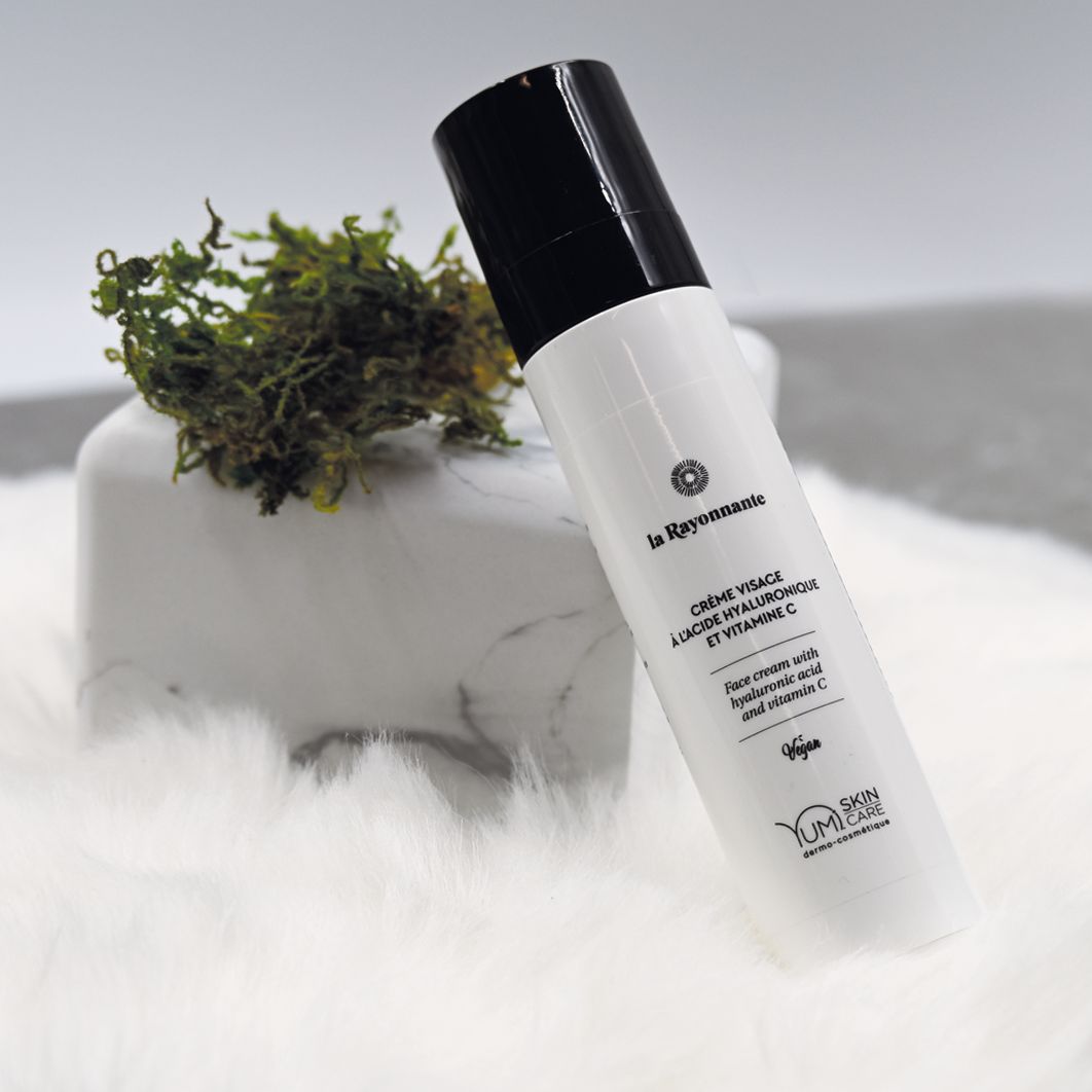 YSC310050-cremevisageacidehyaluronique_VitamineC_ambiance_1800x1800